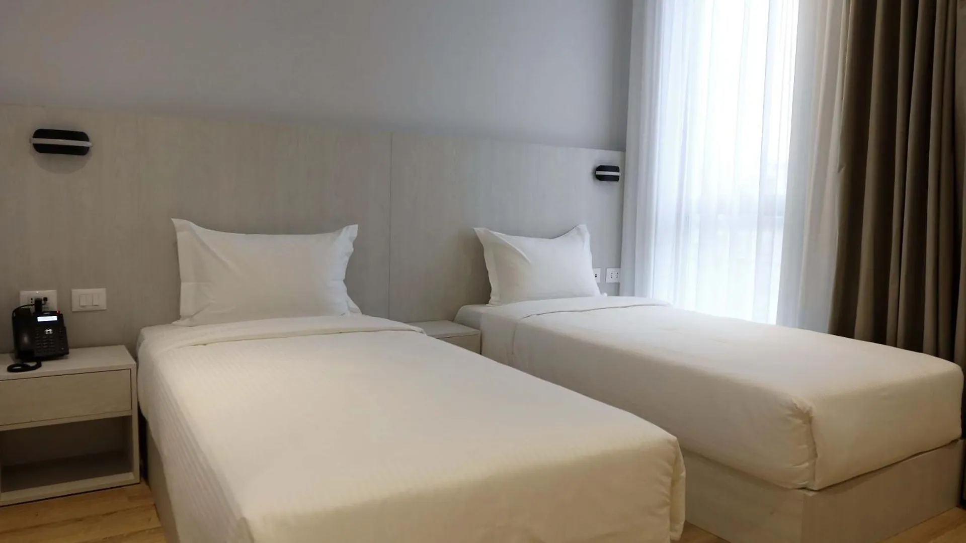 Metro Hotel Terminal Mjull-Bethore 4*,  알바니아